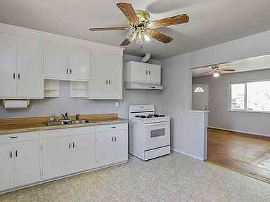 331 S 3rd St - Photo 2 of 3