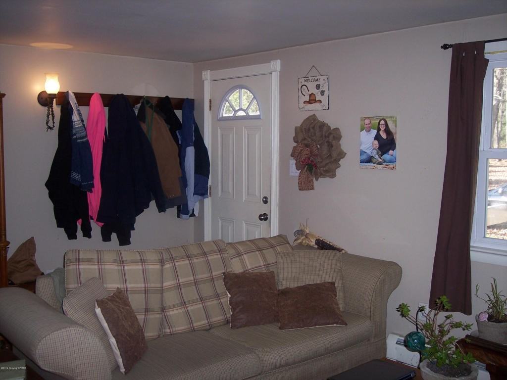 213 Dorothy Dr - Photo 2 of 15