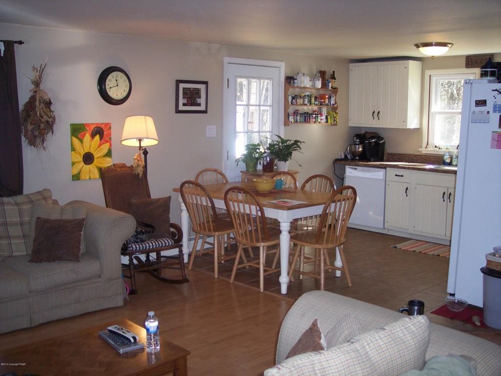 213 Dorothy Dr - Photo 3 of 15