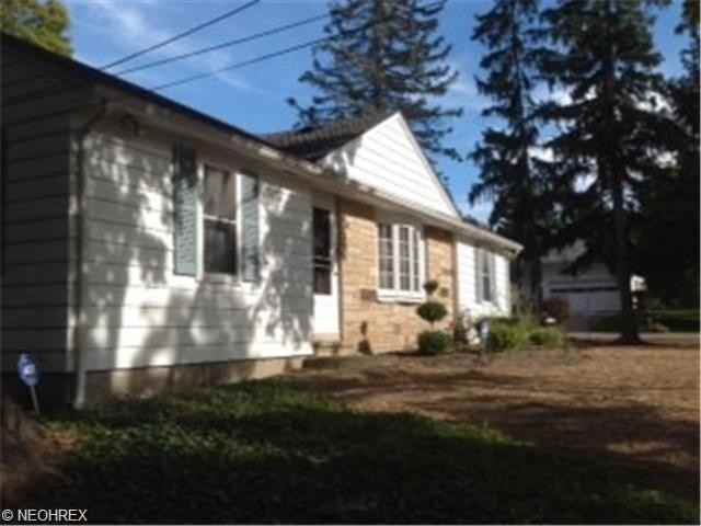 7 Lyndale Dr - Photo 3 of 18