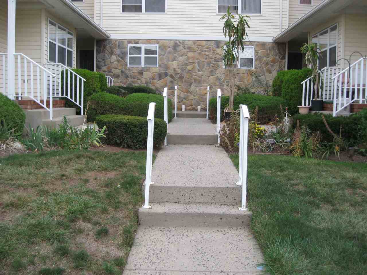 362 Keswick Dr - Photo 2 of 12