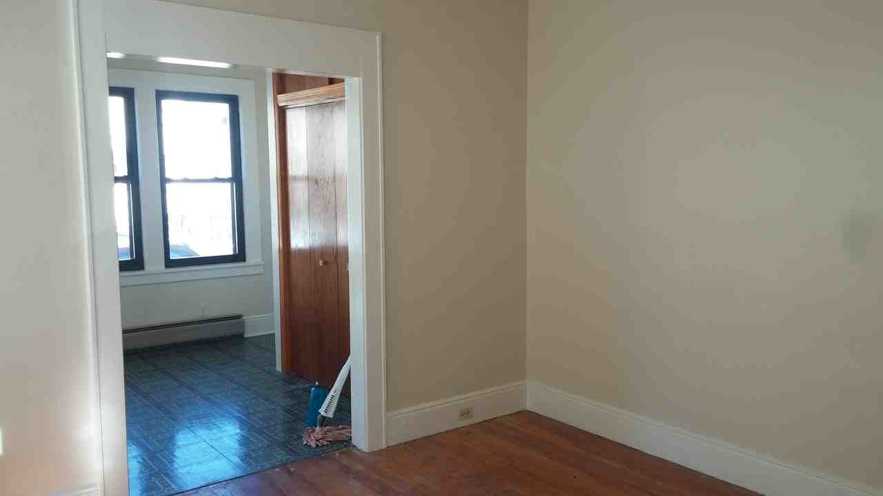 139 Knapp Ave - Photo 3 of 6