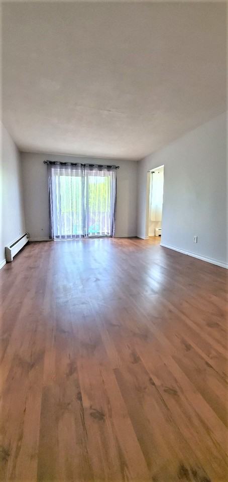 256 Clyde - Photo 3 of 7