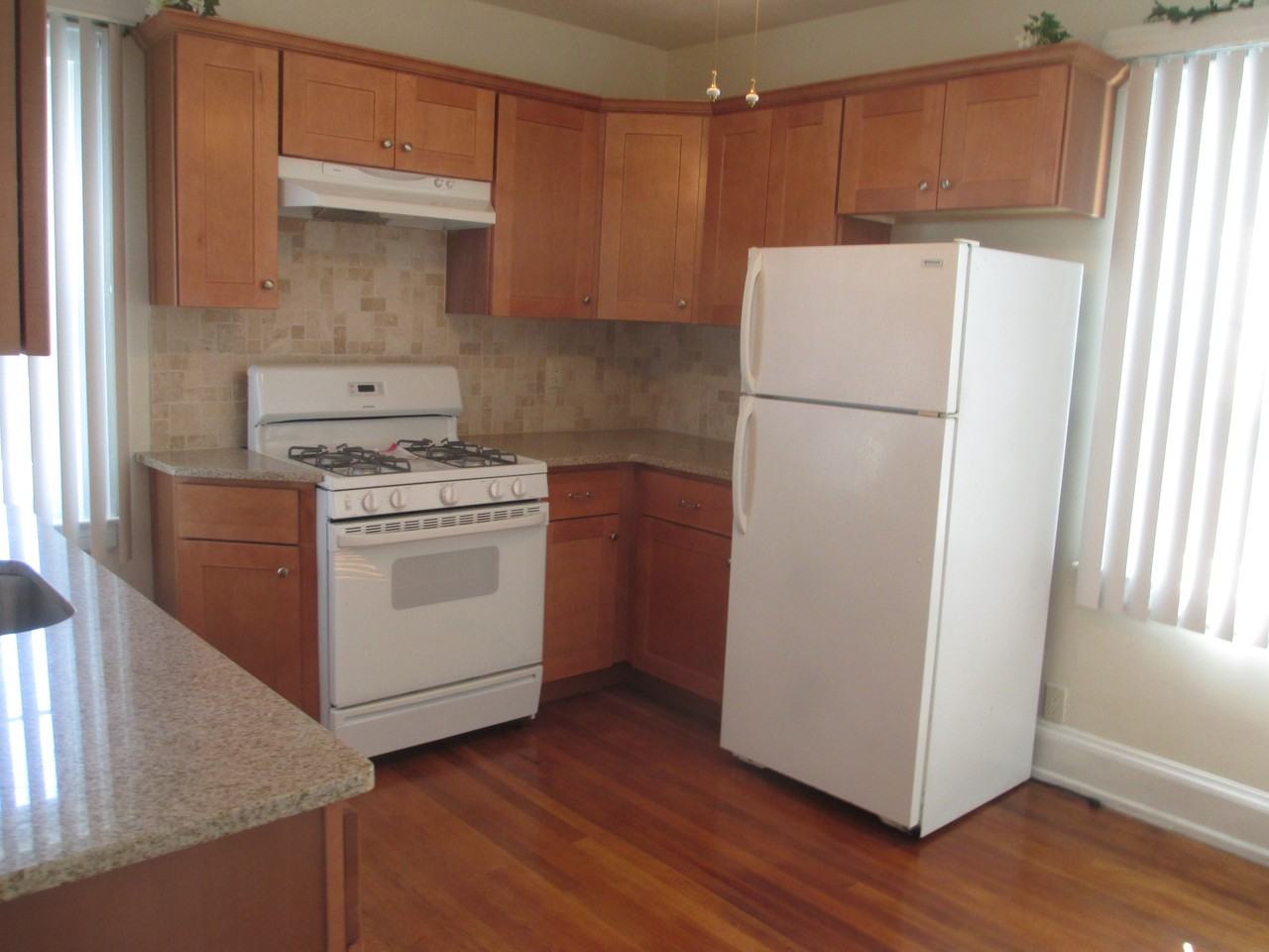 103 Maplewood St - Photo 3 of 11