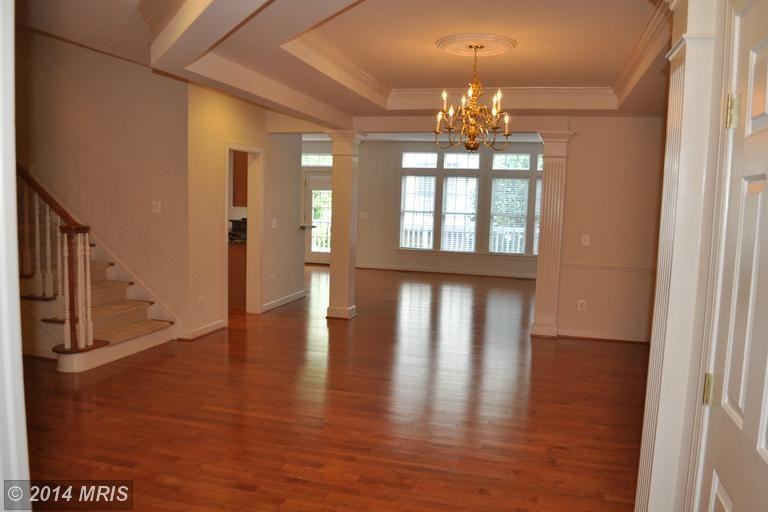 47646 Mid Surrey Square - Photo 2 of 24