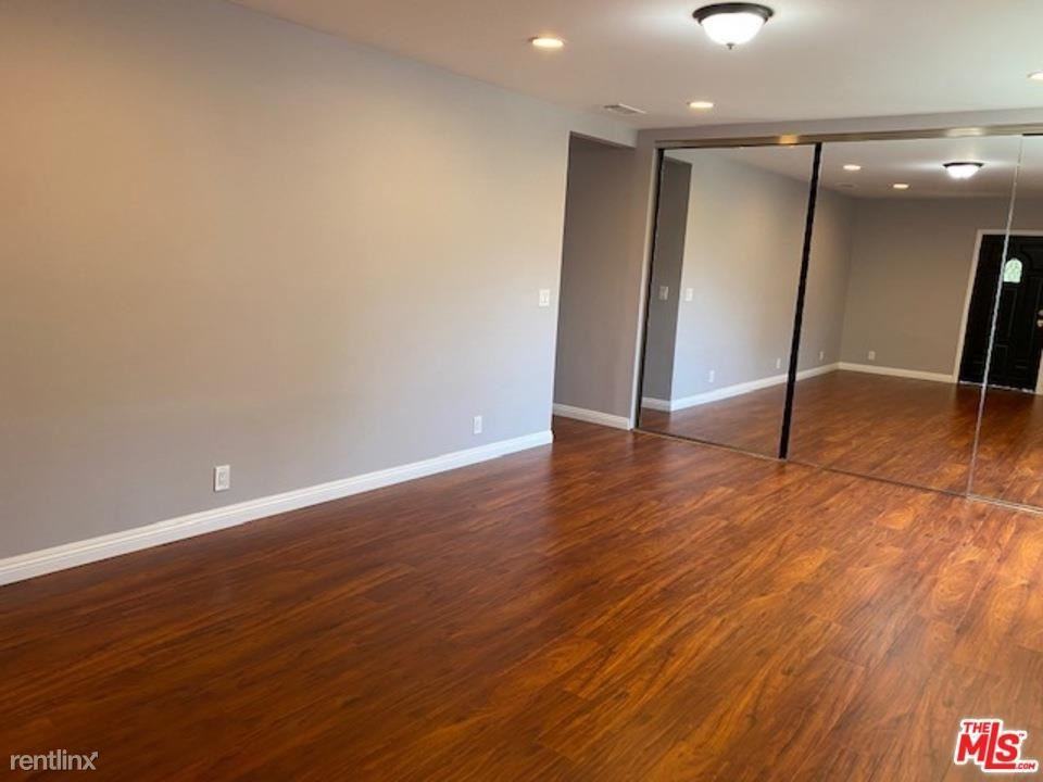 6217 Farmdale Ave - Photo 3 of 9