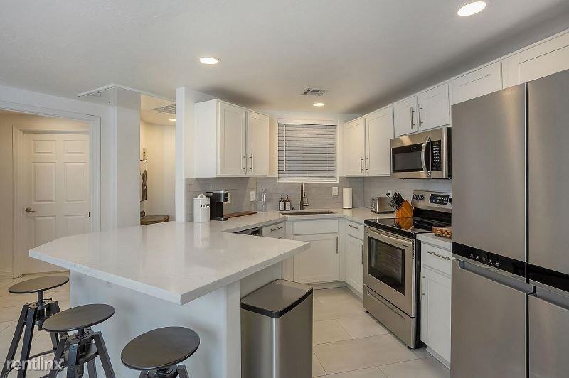 3177 S 38th St - Photo 3 of 10