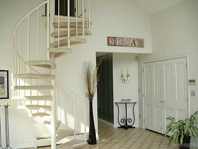 2454 W Oakfield Rd - Photo 3 of 24