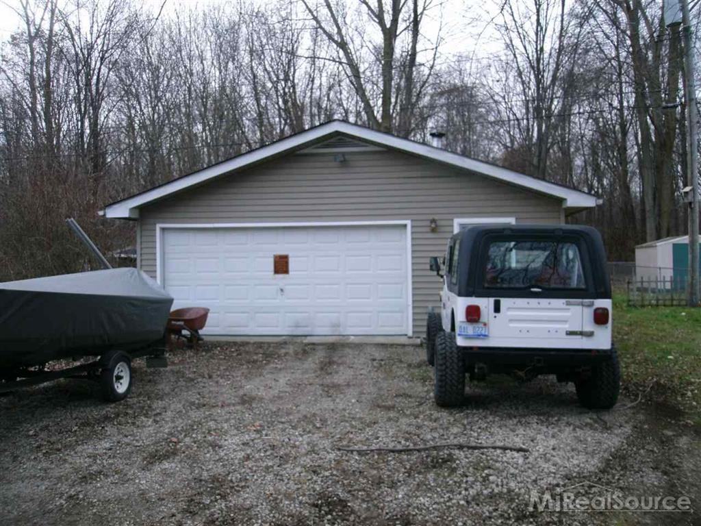 9104 Island Dr - Photo 2 of 9