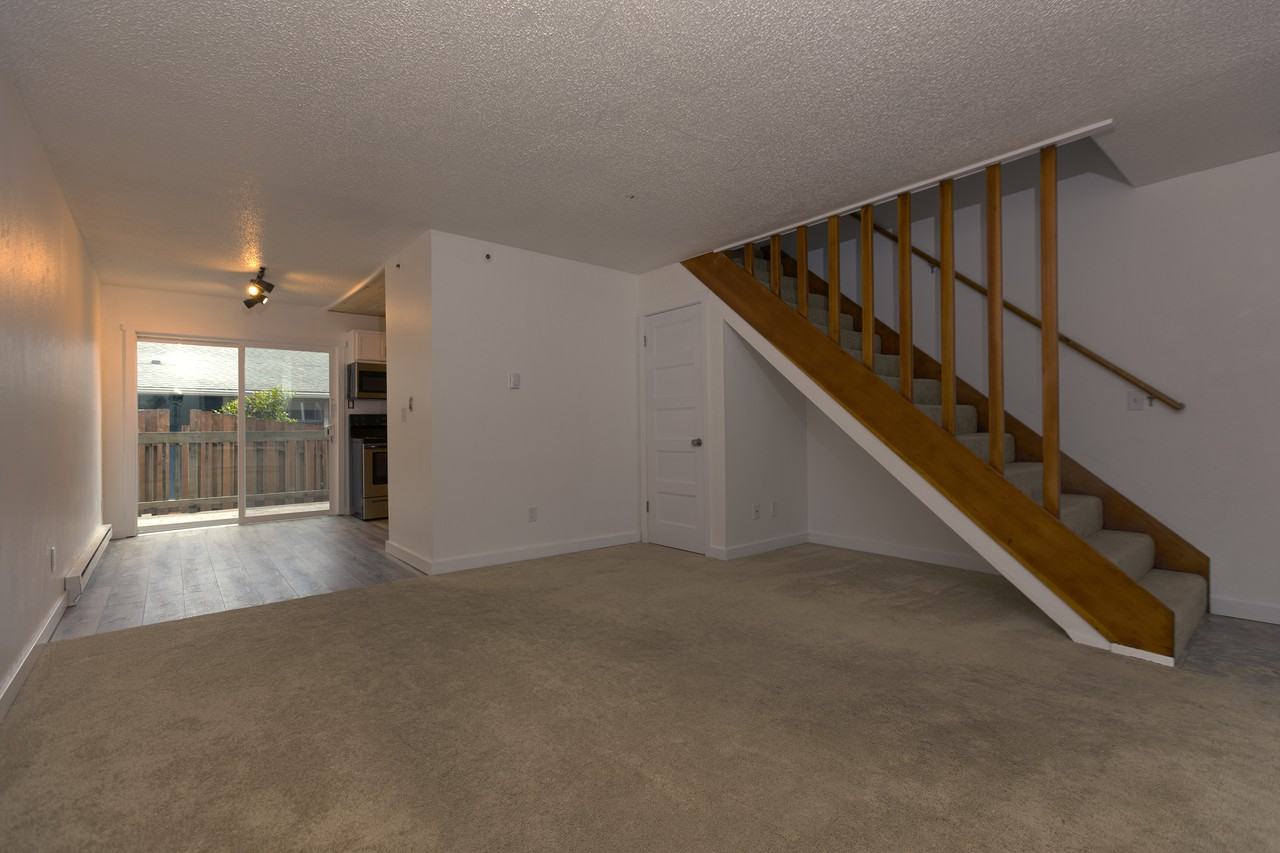 3229 Southeast 10th Avenue - Photo 5 of 14