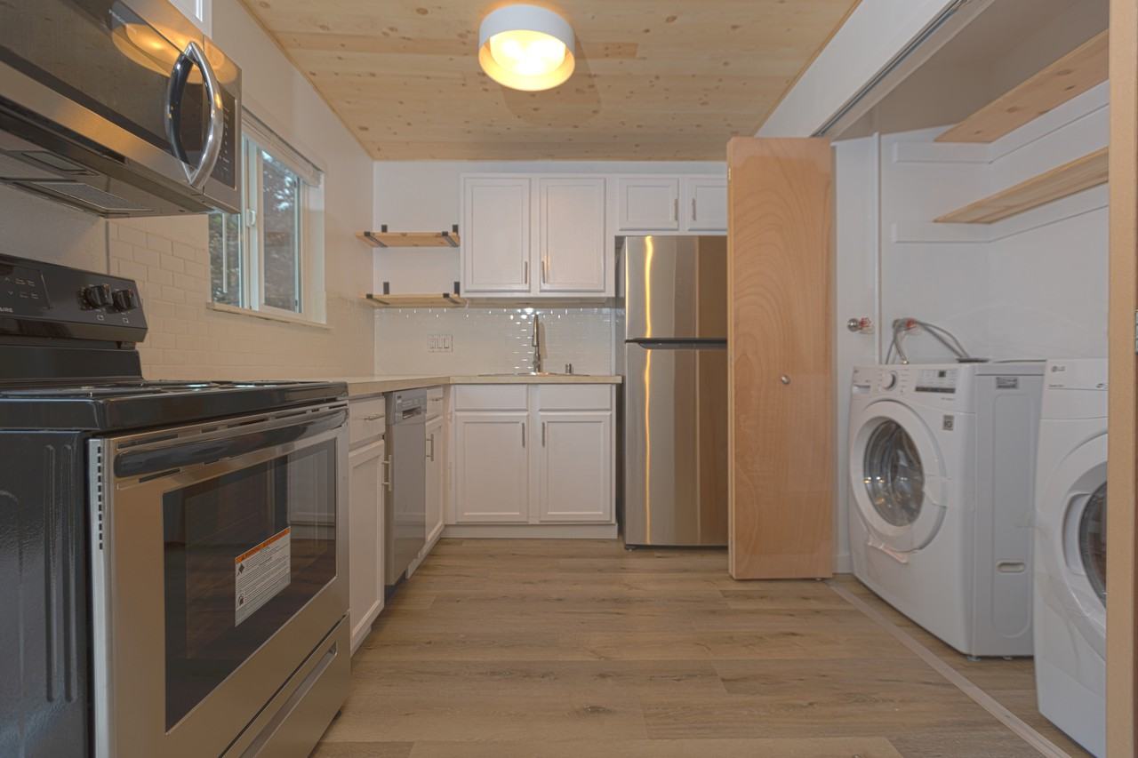 3229 Southeast 10th Avenue - Photo 2 of 14