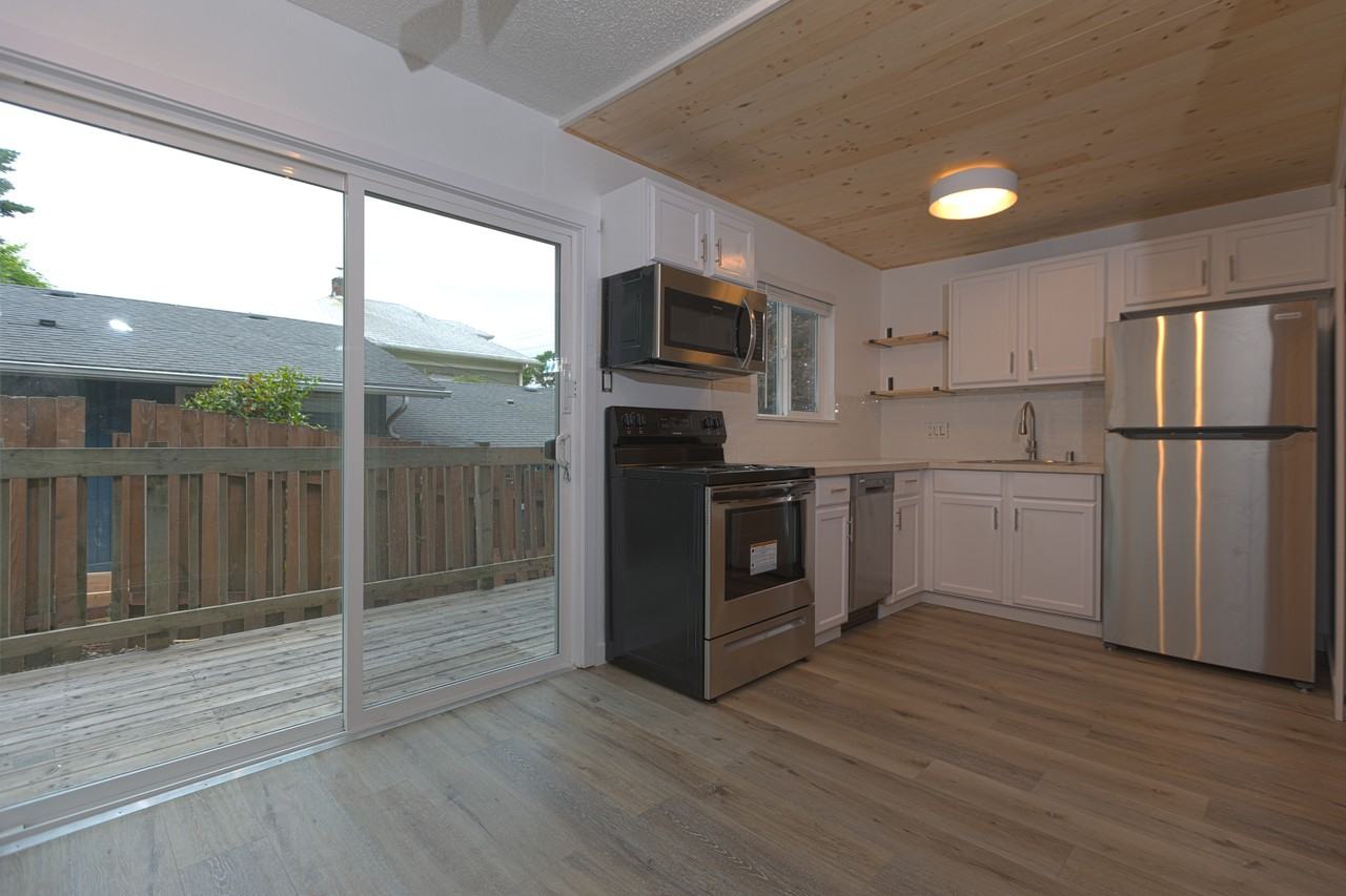 3229 Southeast 10th Avenue - Photo 3 of 14