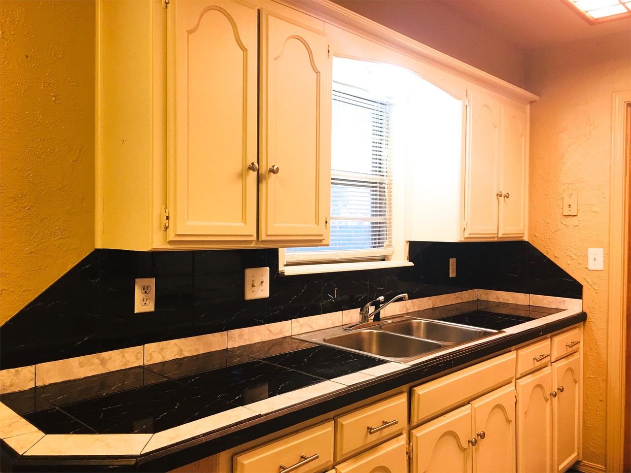 217 S Silver Dr #1 - Photo 3 of 6