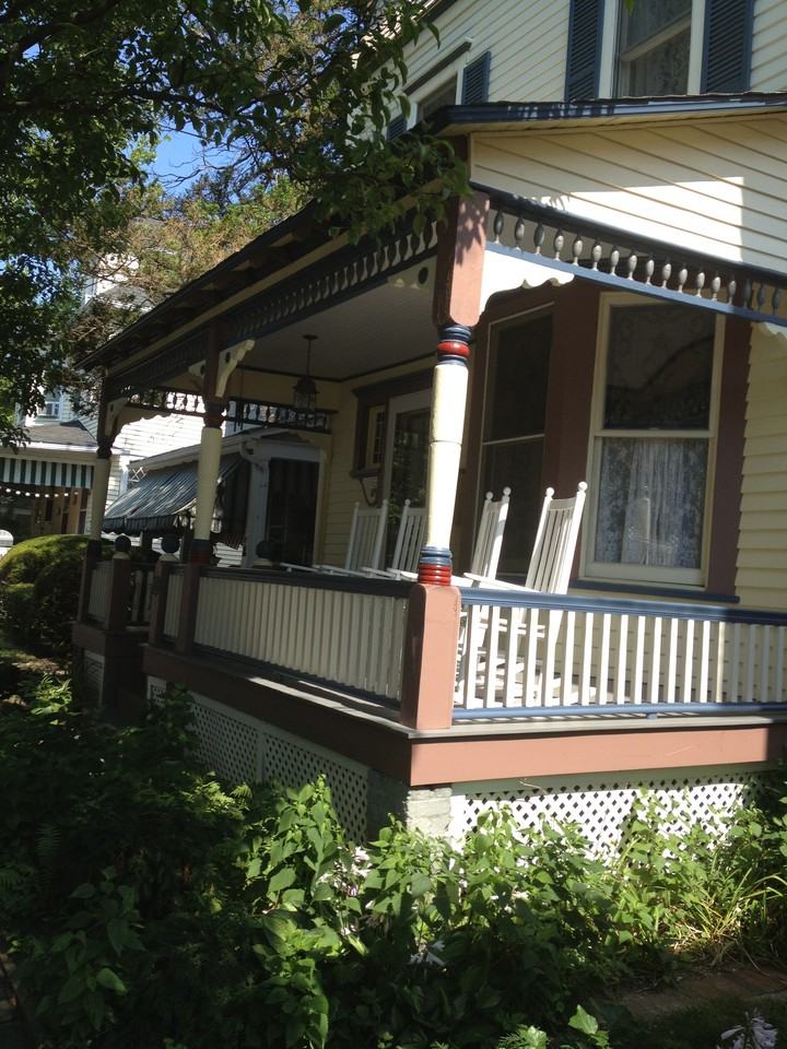 85 Embury Ave - Photo 2 of 12