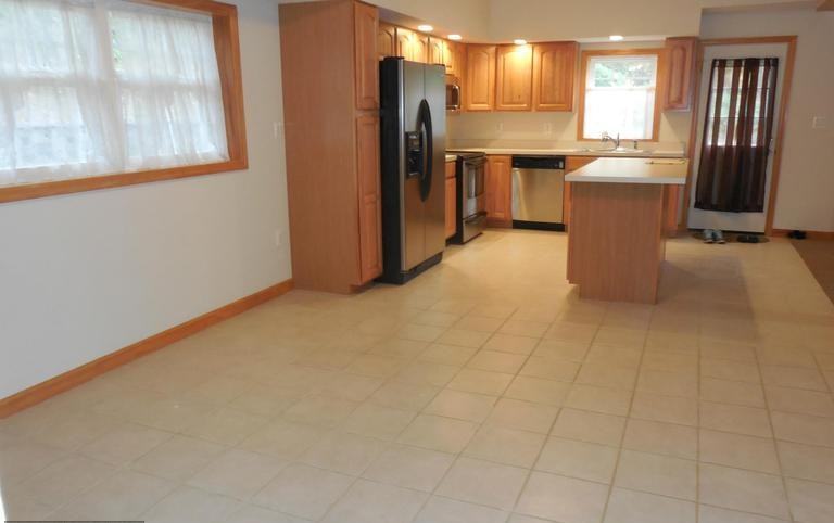 10379 River Rd - Photo 3 of 15