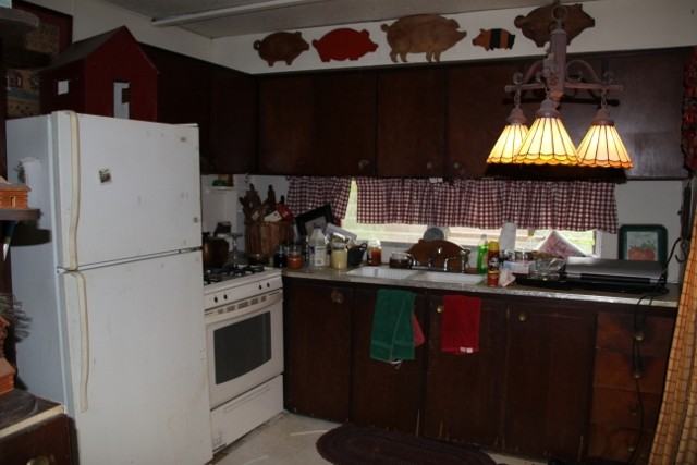 121 Firth Dr - Photo 3 of 6