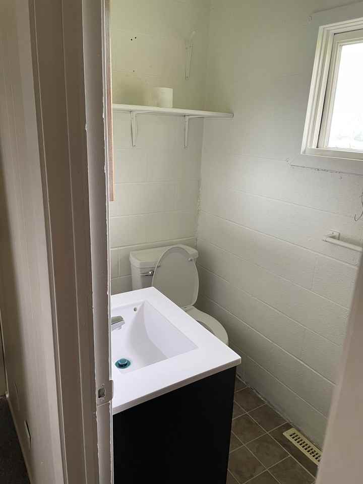 913 S Main St #1 - Photo 3 of 5