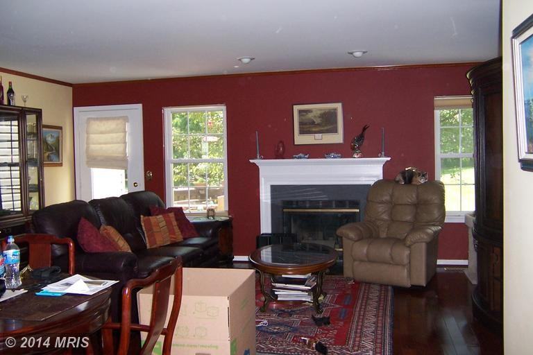 304 McDaniel Dr - Photo 3 of 14