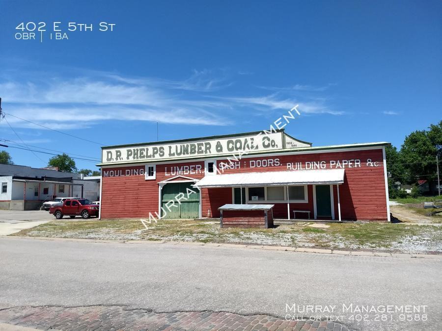 402 E 5th St - Photo 2 of 19