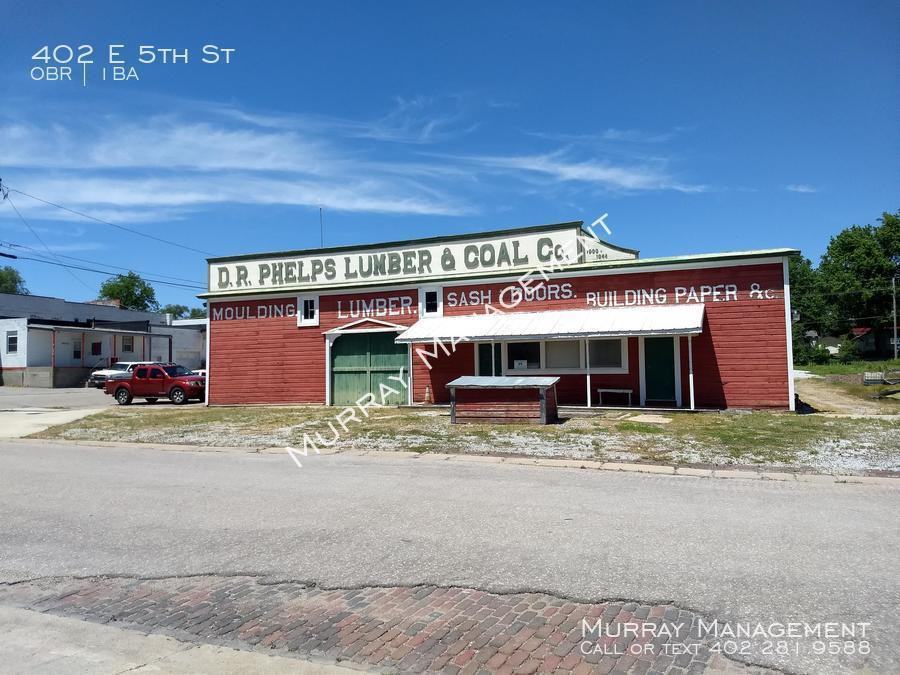 402 E 5th St - Photo 3 of 19