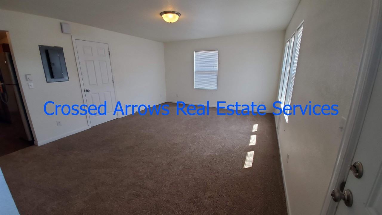 300 E 19th St #1 - Photo 4 of 12