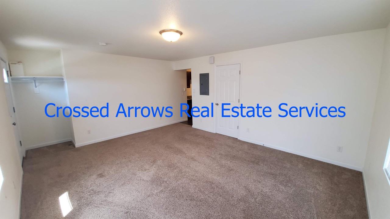 300 E 19th St #1 - Photo 5 of 12