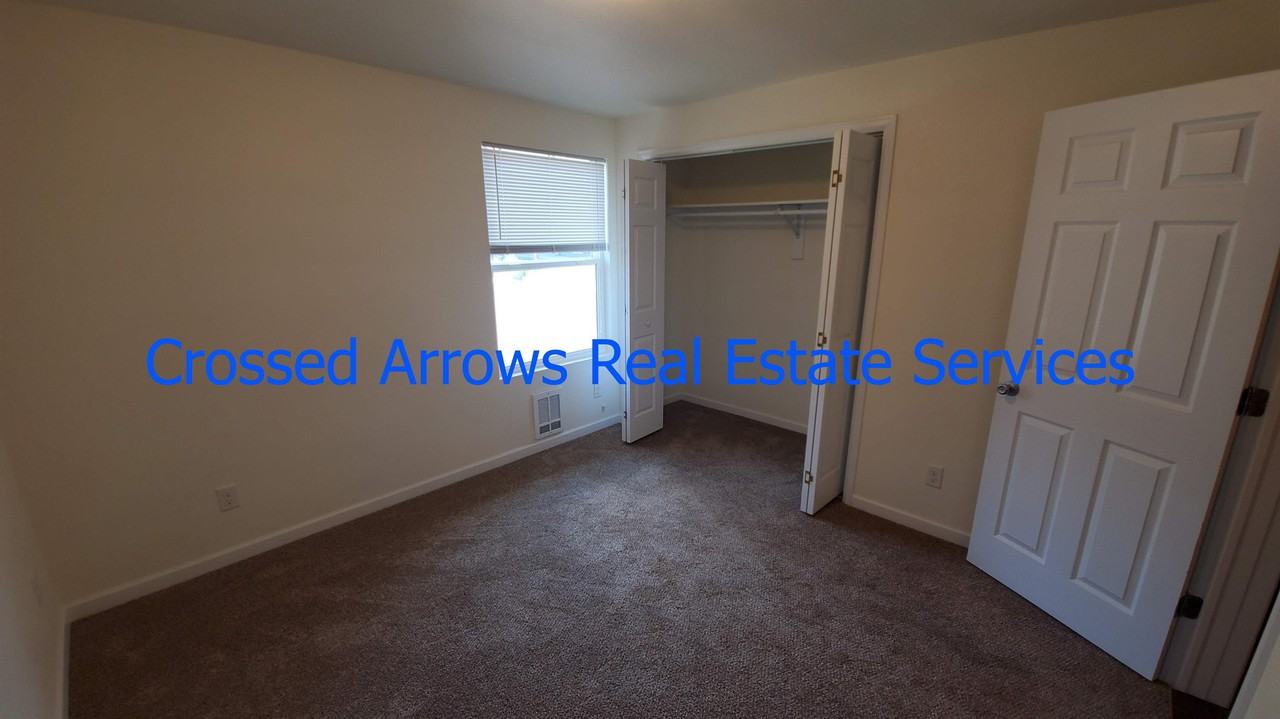 300 E 19th St #1 - Photo 7 of 12