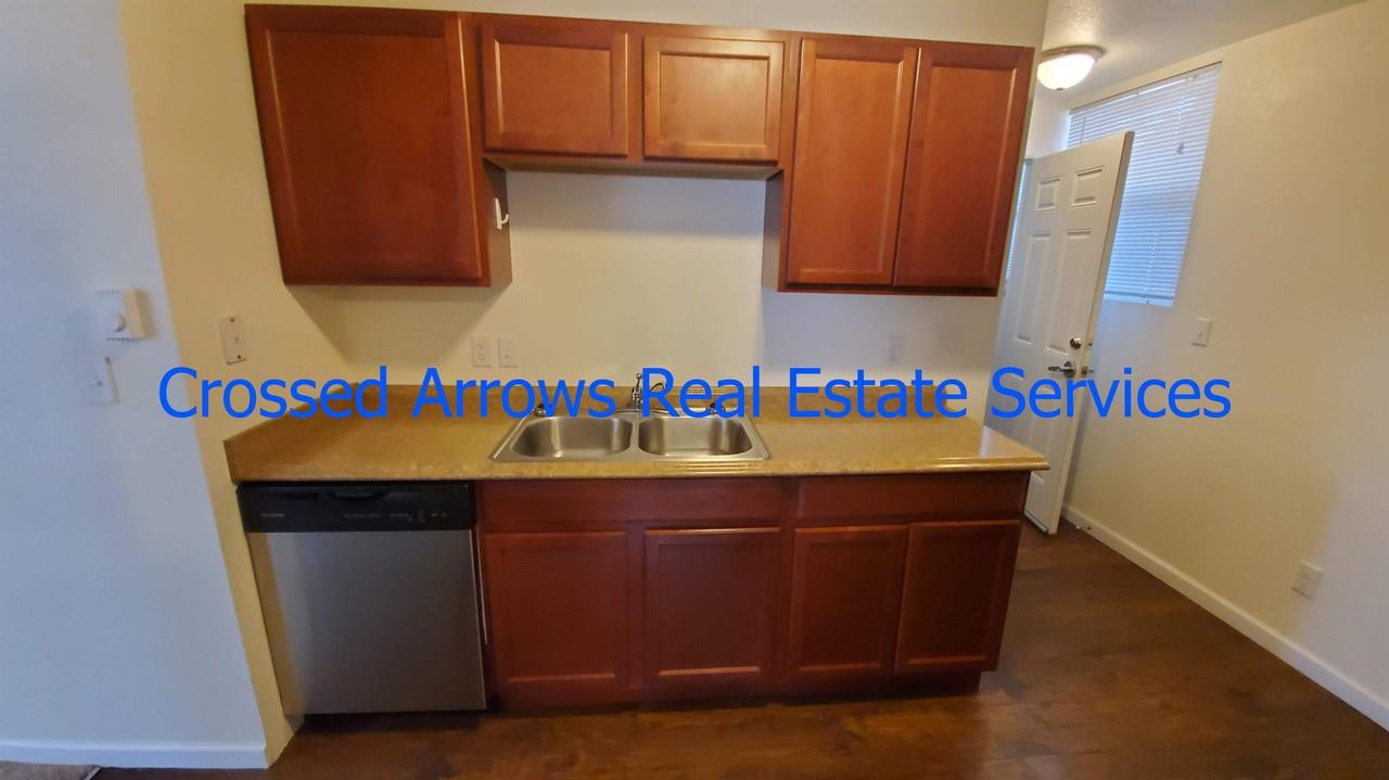 300 E 19th St #1 - Photo 3 of 12