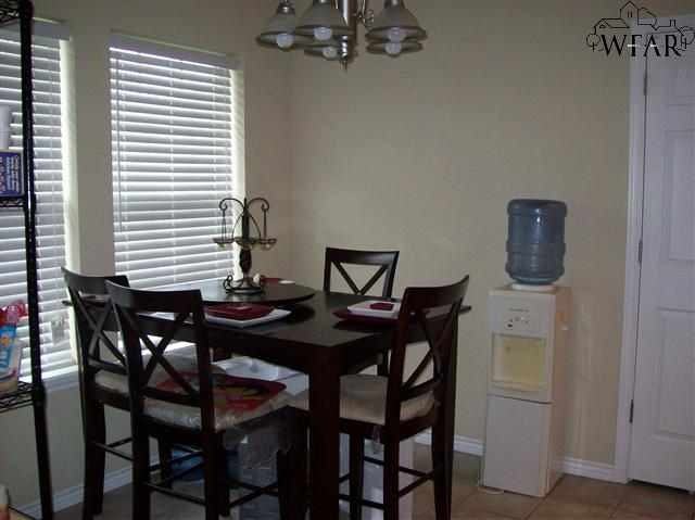 805 Sugarbush Ln - Photo 3 of 9