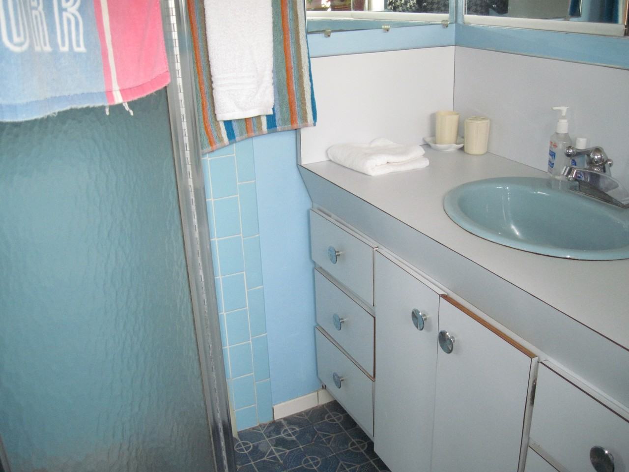 253 W 20th St - Photo 2 of 3