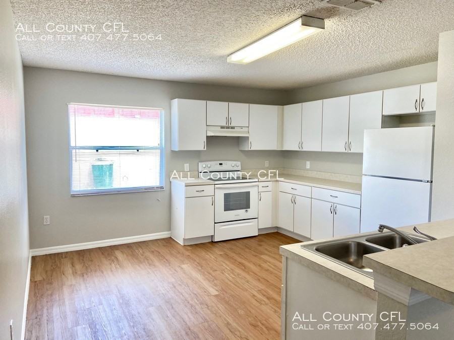 715 Lucaya Dr - Photo 3 of 10
