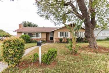 1385 Orchid Dr - Photo 2 of 23
