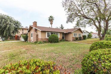 1385 Orchid Dr - Photo 3 of 23