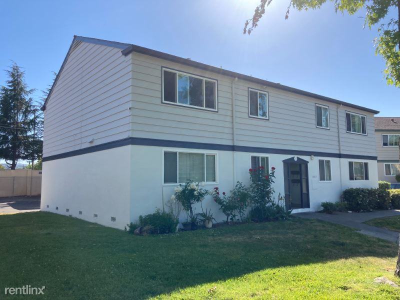 1737 Ross Cir - Photo 3 of 28