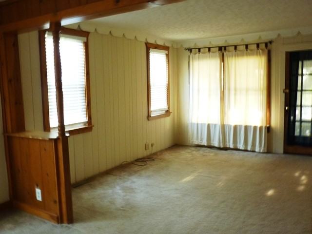 305 Elgin Ave - Photo 2 of 12