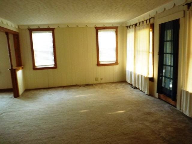 305 Elgin Ave - Photo 3 of 12