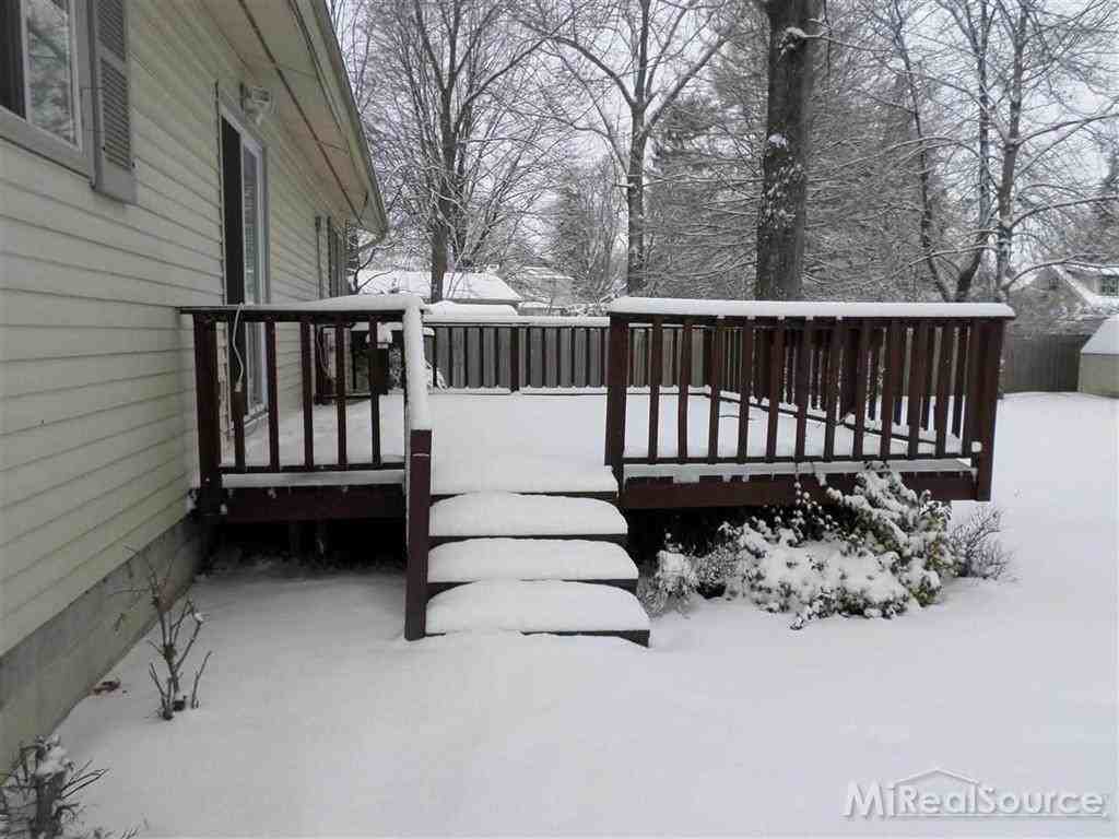 1810 Michigan St - Photo 3 of 7