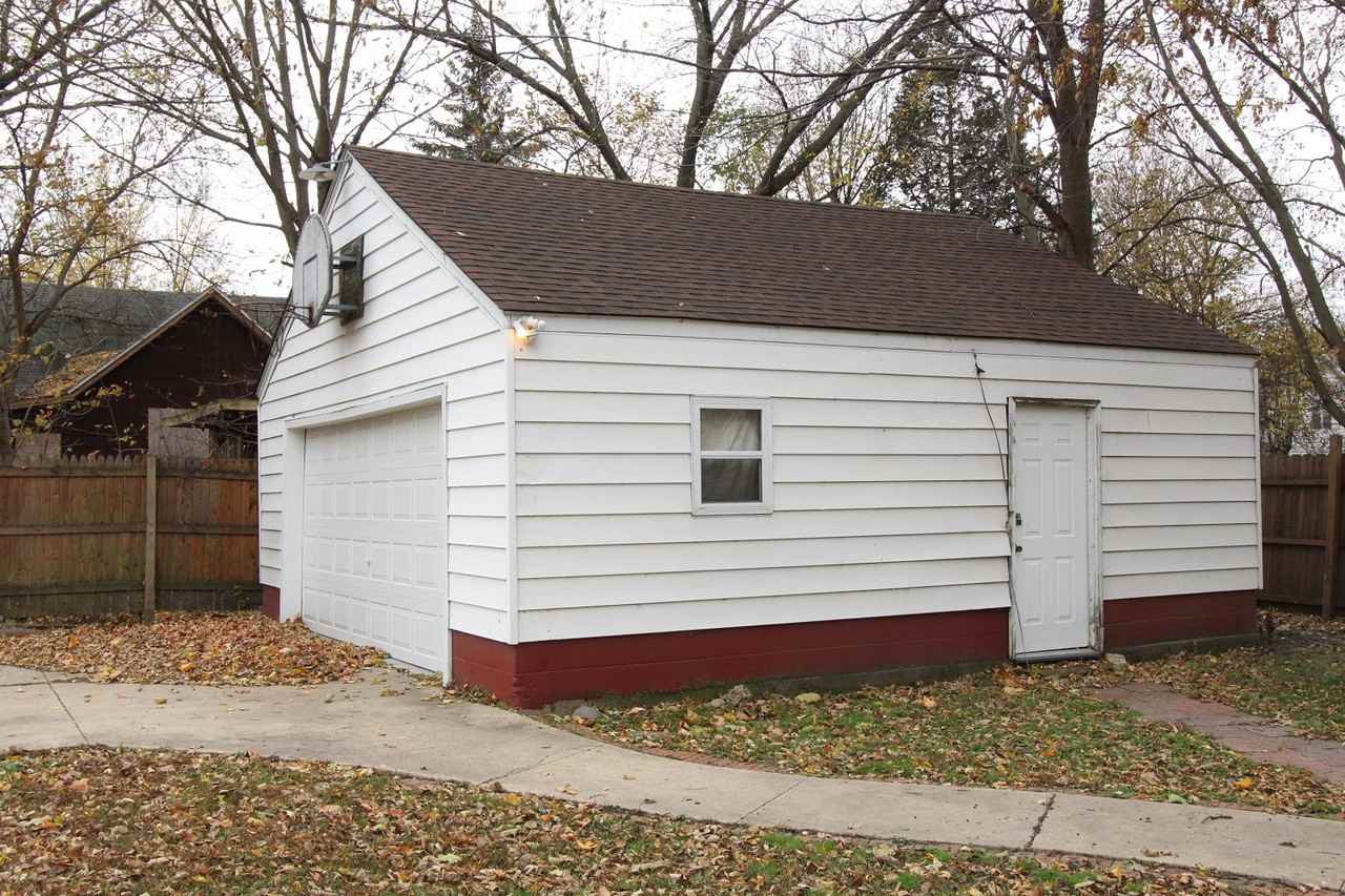 465 Broadway St - Photo 2 of 9