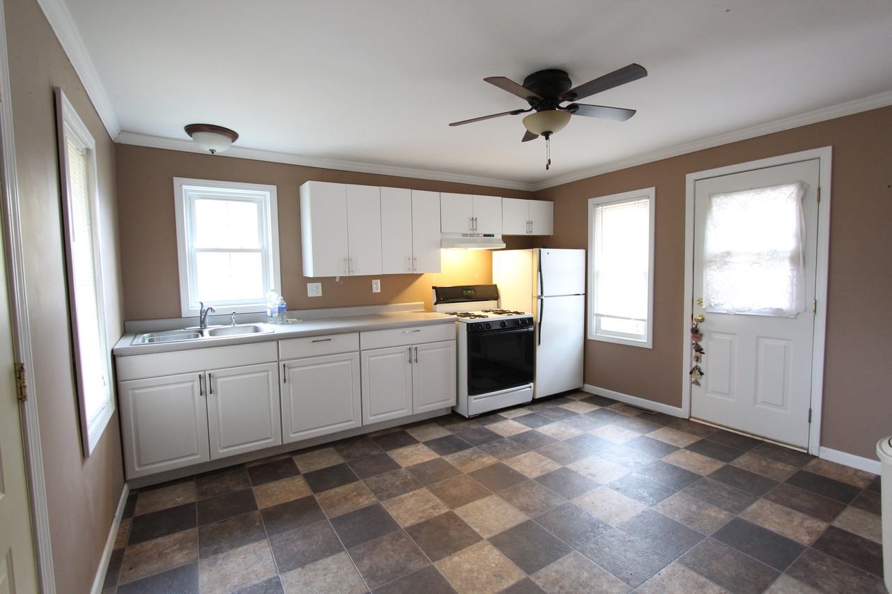 465 Broadway St - Photo 3 of 9