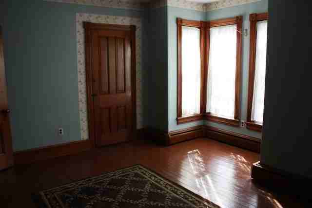 305-307 Leconey Ave - Photo 2 of 9