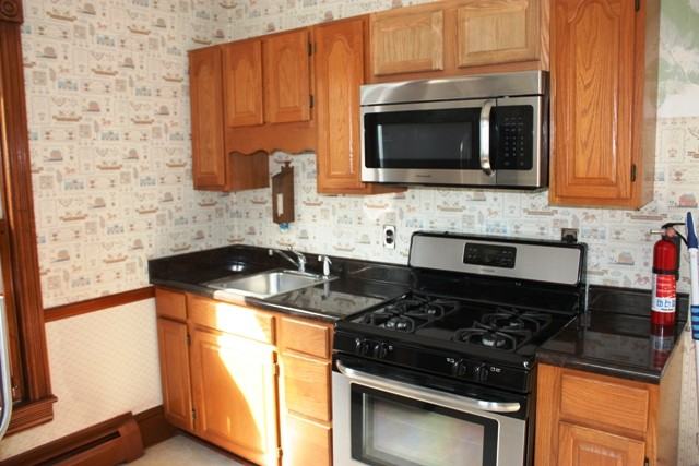 305-307 Leconey Ave - Photo 3 of 9