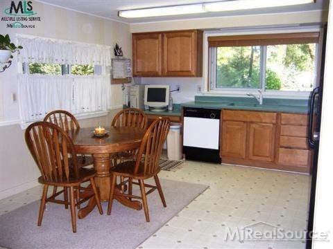 2145 Lee St - Photo 3 of 3