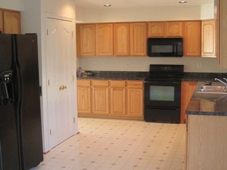 1017 Searay Ct - Photo 3 of 12