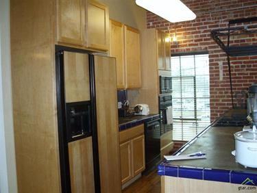 215 E Ferguson St - Photo 3 of 27