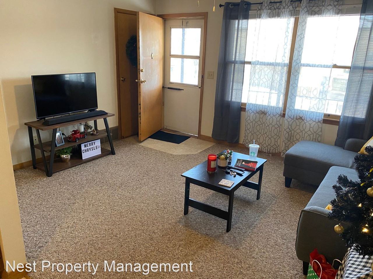 611 S Van Buren St - Photo 3 of 11