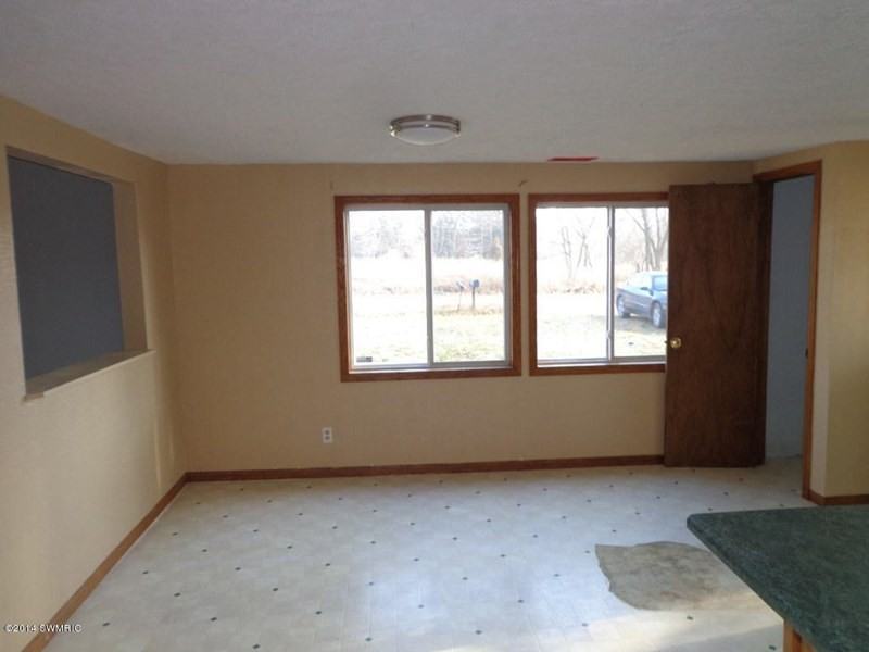 472 Wall St - Photo 2 of 14