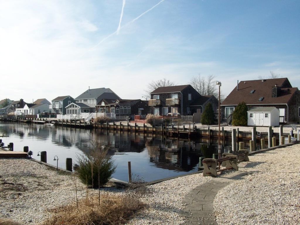 102 Veeder Ln - Photo 3 of 15