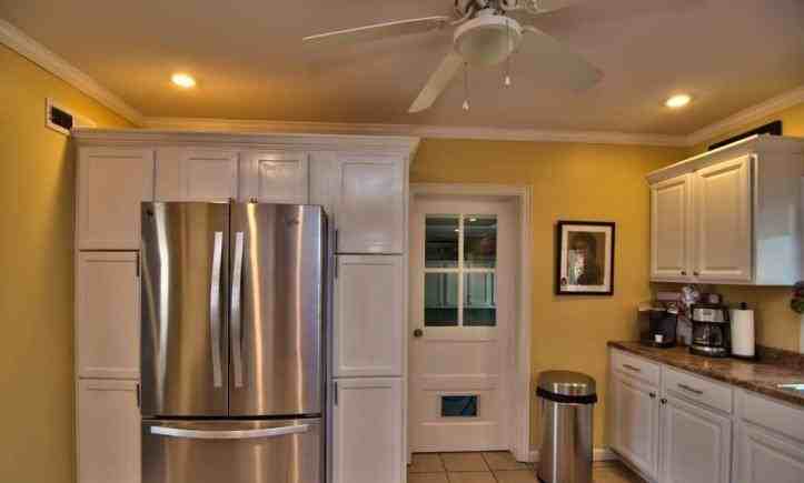 111 Pequest Dr - Photo 3 of 39