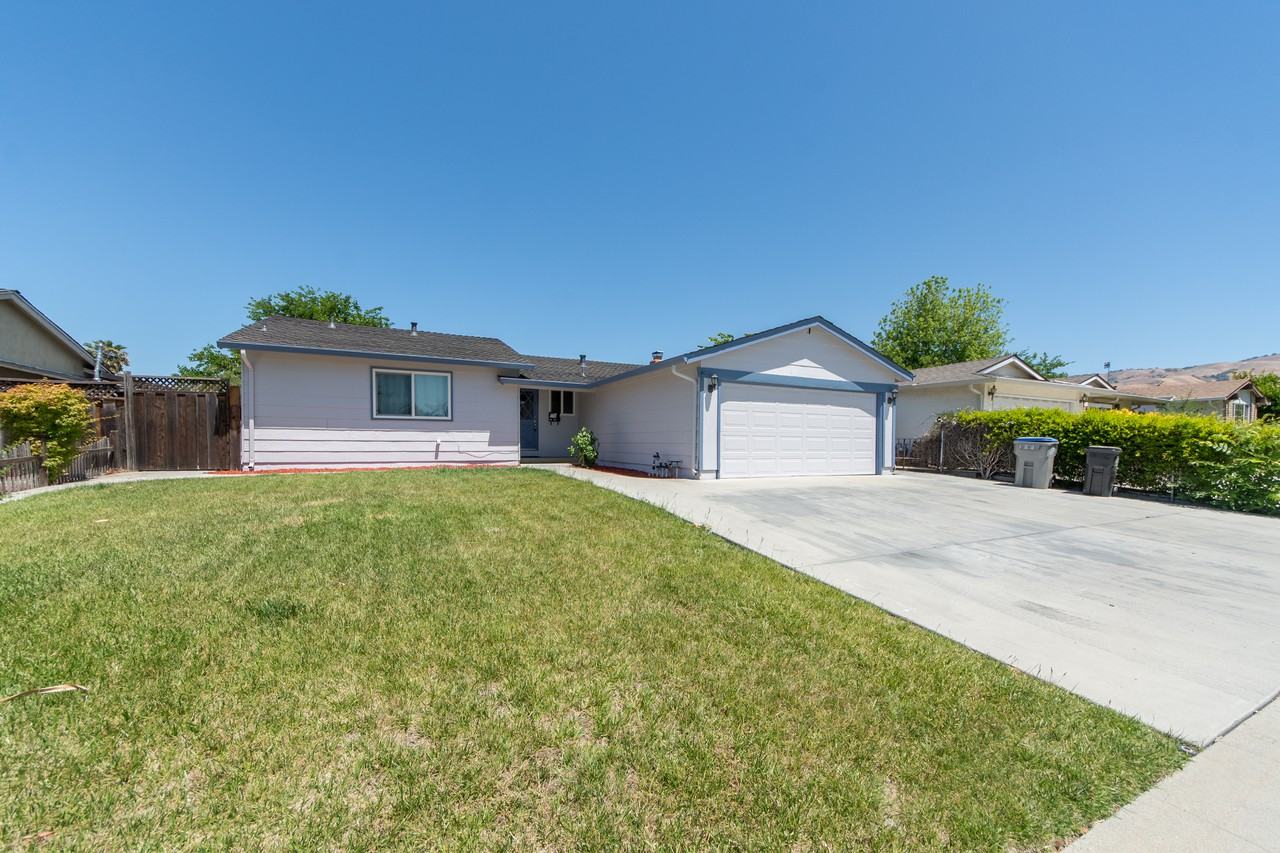 2883 Burdick Way - Photo 2 of 14