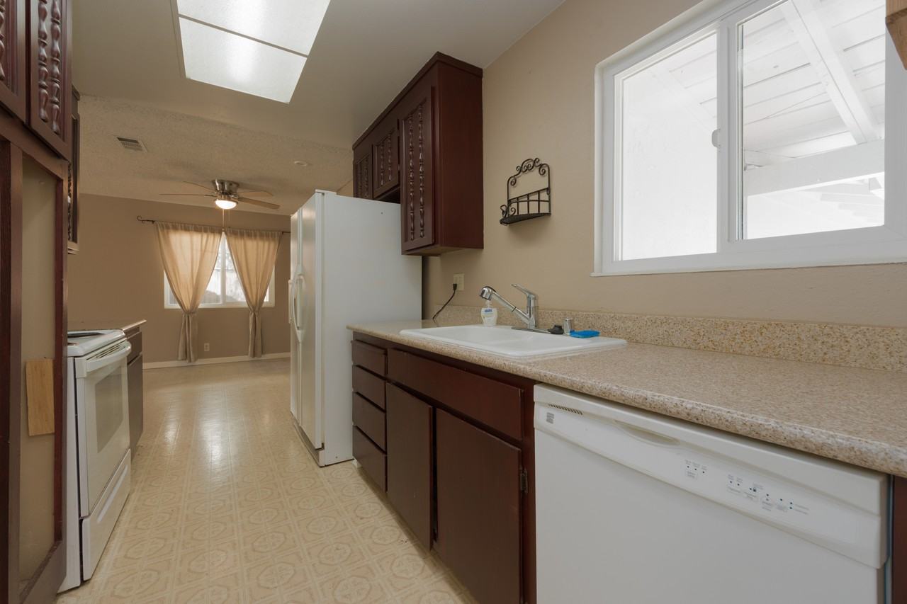 2883 Burdick Way - Photo 3 of 14